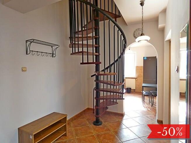 Słoneczny pokój z Internetem, Konecznego 4