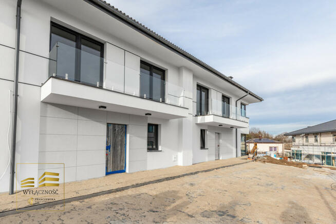 Dom Lublin Szerokie, Ustronna