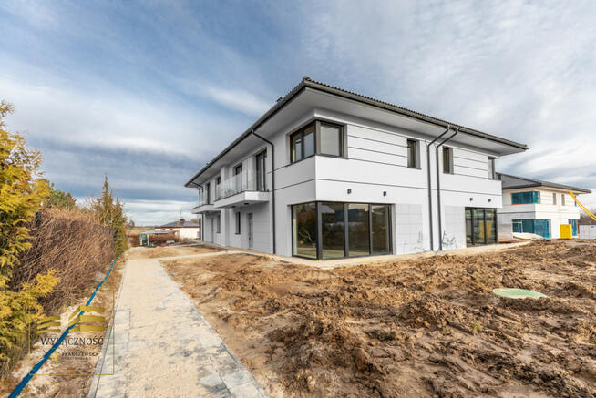 Dom Lublin Szerokie, Ustronna