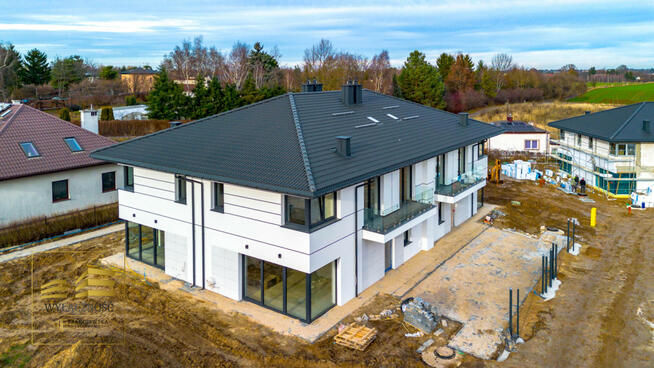 Dom Lublin Szerokie, Ustronna