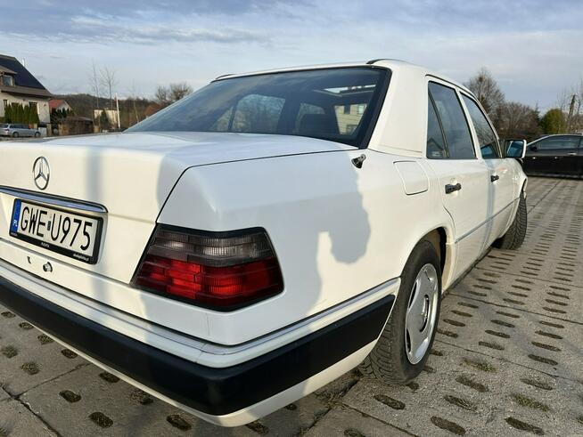 Mercedes W124 2,0d, stan niespotykany, szyberdach, drugie koła, długie opłaty