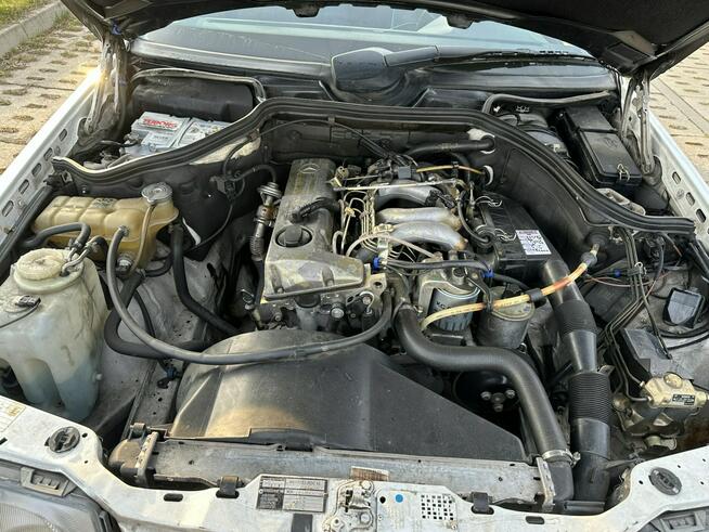 Mercedes W124 2,0d, stan niespotykany, szyberdach, drugie koła, długie opłaty