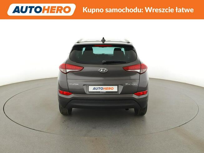 Hyundai Tucson klima auto navi grzane fotele kamera i czujniki parkowania