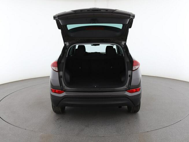 Hyundai Tucson klima auto navi grzane fotele kamera i czujniki parkowania