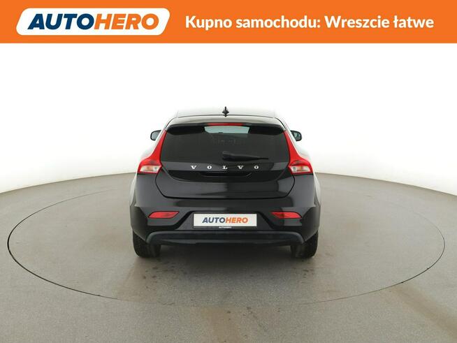 Volvo V40 2.0D Niski przebieg Navi Czujniki parkowania Klimatyzacja Bluetooth