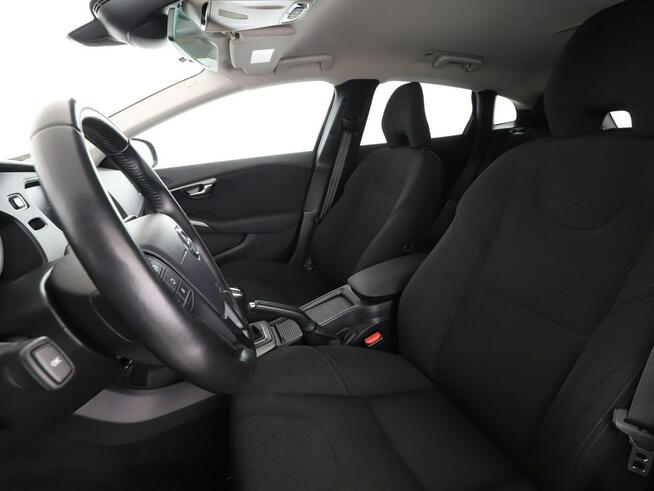 Volvo V40 2.0D Niski przebieg Navi Czujniki parkowania Klimatyzacja Bluetooth