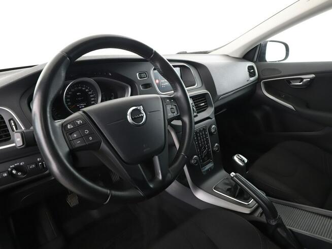 Volvo V40 2.0D Niski przebieg Navi Czujniki parkowania Klimatyzacja Bluetooth