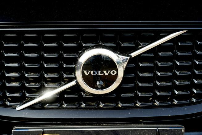Volvo XC 60 RECHARGE panorama 4x4 kamery 360 acc blis PNEUMAT skora hak MAX OPCJA