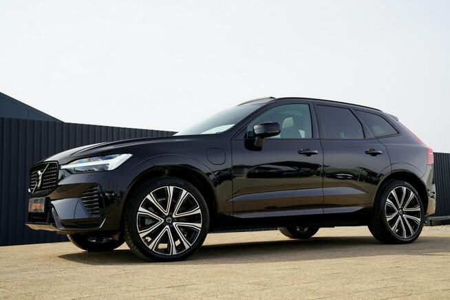 Volvo XC 60 RECHARGE panorama 4x4 kamery 360 acc blis PNEUMAT skora hak MAX OPCJA
