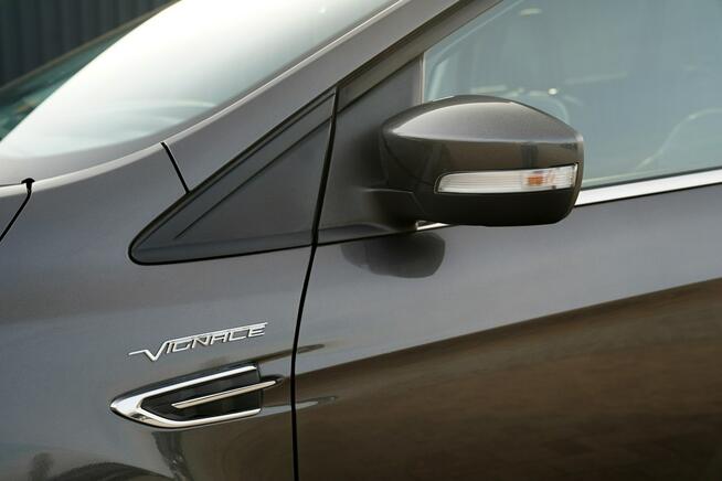 Ford Kuga VIGNALE el.klapa KAMERA nawi SKÓRA sam parkuje 4X4 BIXENON-LED chromy