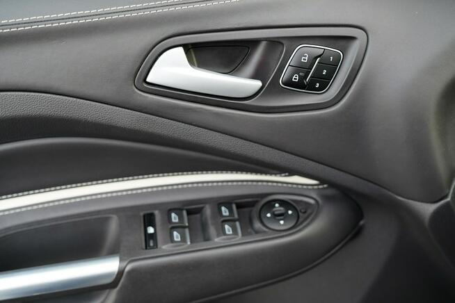 Ford Kuga VIGNALE el.klapa KAMERA nawi SKÓRA sam parkuje 4X4 BIXENON-LED chromy