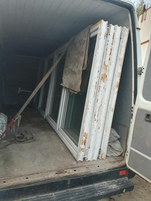 Dam pracę najlepiej małrzeństwu przy sprzątaniu dużej działk