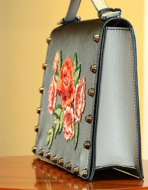 Śliczna kobieca torebka skórzana z haftem w kwiaty VENEZIA