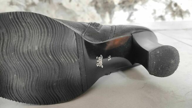 Czarne kozaki skórzane, rozmiar 36