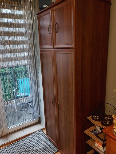 Oddam za darmo dwie szafy koloru ciemny brąz