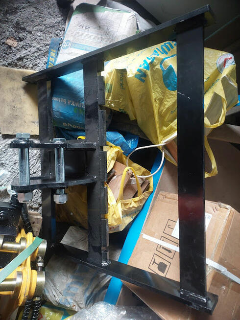 Usługi ziemne minikoparką z pełnym oprzyrządowaniem