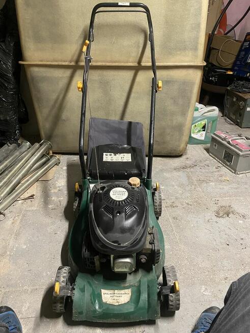 Kosiarka do trawy spalinowa 4T gotowa do pracy