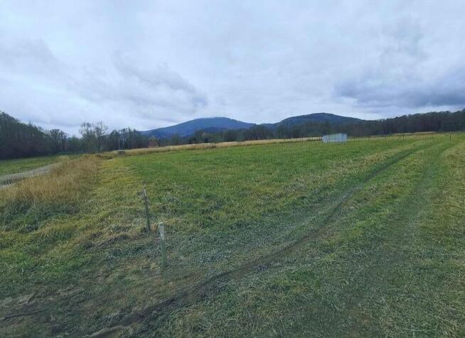 Piękna widokowa działka u podnóża gór o powierzchni 1483 m2