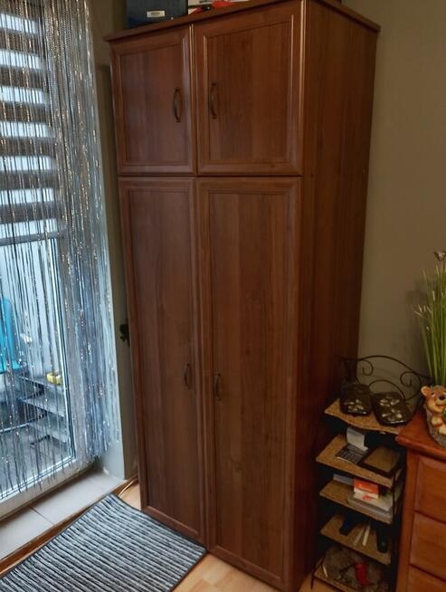Oddam za darmo dwie szafy koloru ciemny brąz