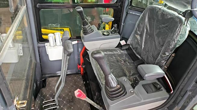 Usługi ziemne minikoparką z pełnym oprzyrządowaniem