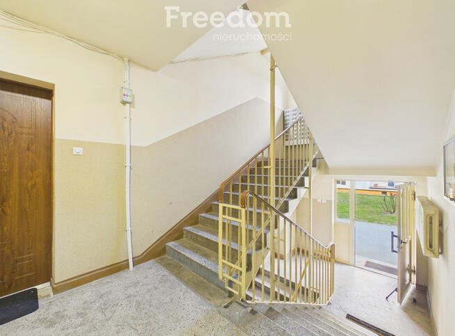 Mieszkanie na parterze z balkonem.