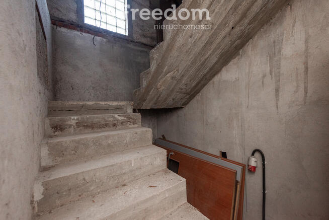 Budynek 170 m2 z halą 120 m2 na działce 1 365 m2 !