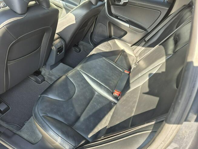 Volvo XC 60 lift skóra grzane fotele nawigacja opłacony ładny egzemplarz