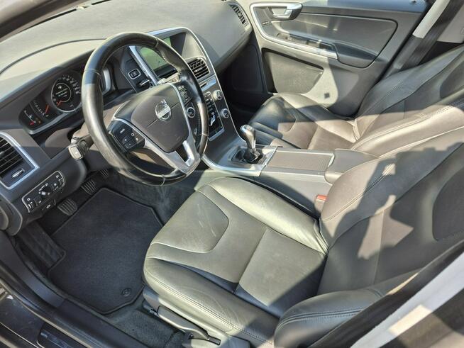 Volvo XC 60 lift skóra grzane fotele nawigacja opłacony ładny egzemplarz