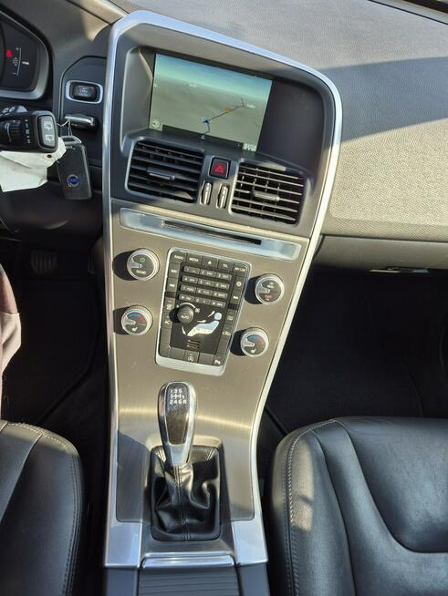 Volvo XC 60 lift skóra grzane fotele nawigacja opłacony ładny egzemplarz