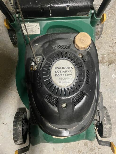 Kosiarka do trawy spalinowa 4T gotowa do pracy