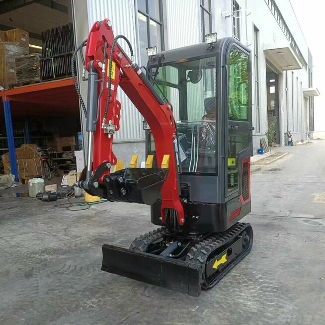 Usługi ziemne minikoparką z pełnym oprzyrządowaniem