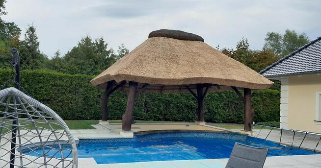 Altana kryta strzechą