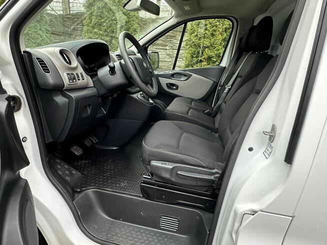 Wynajem busa Renault Trafic long L2H1