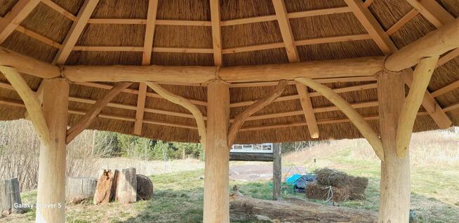 Altana kryta strzechą