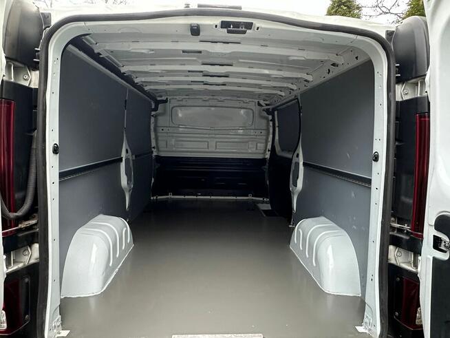 Wynajem busa Renault Trafic long L2H1