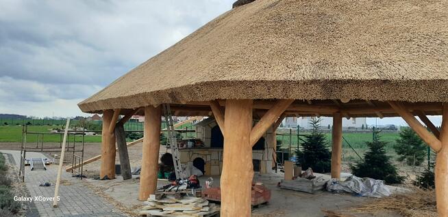 Altana kryta strzechą