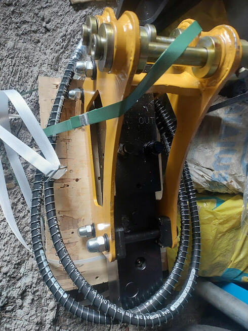 Usługi ziemne minikoparką z pełnym oprzyrządowaniem