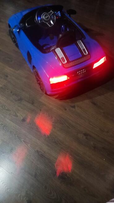 Samochód Audi R8 spyder
