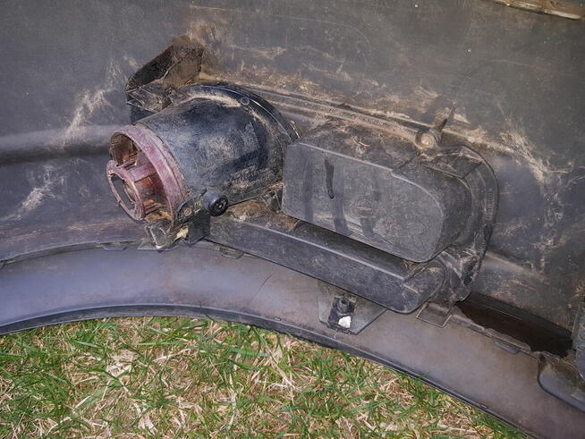 Zderzak przód uszkodzony toyota avensis t25