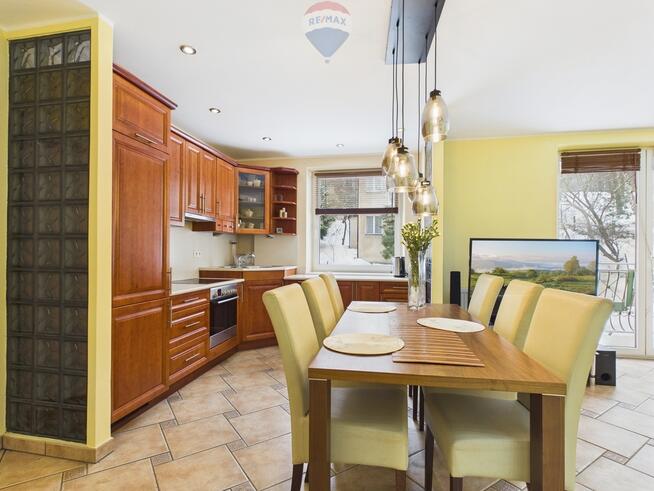 Dwupoziomowe Kamienica z parkingiem ,Super