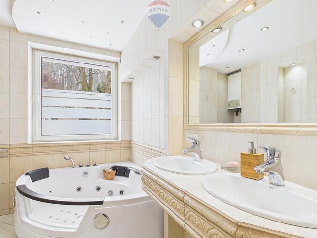 Dwupoziomowe Kamienica z parkingiem ,Super