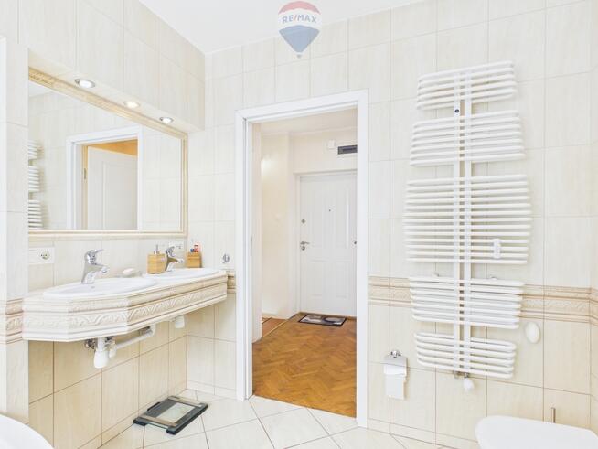 Dwupoziomowe Kamienica z parkingiem ,Super