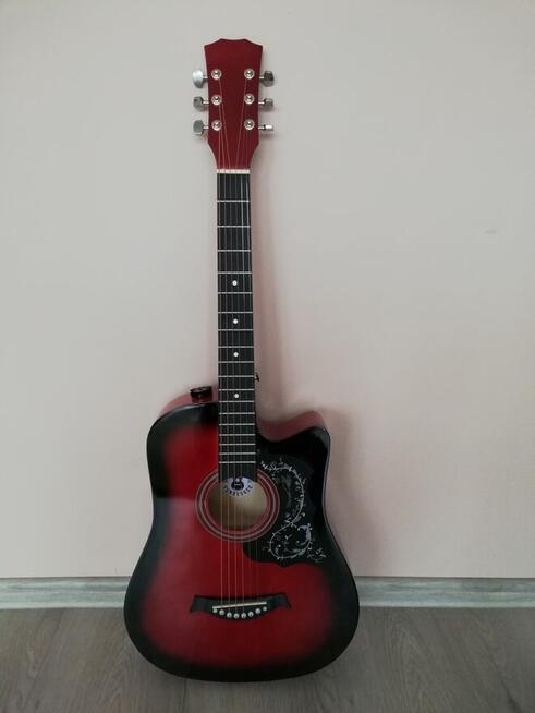 Sprzedam nowiutką gitarę akustyczną.