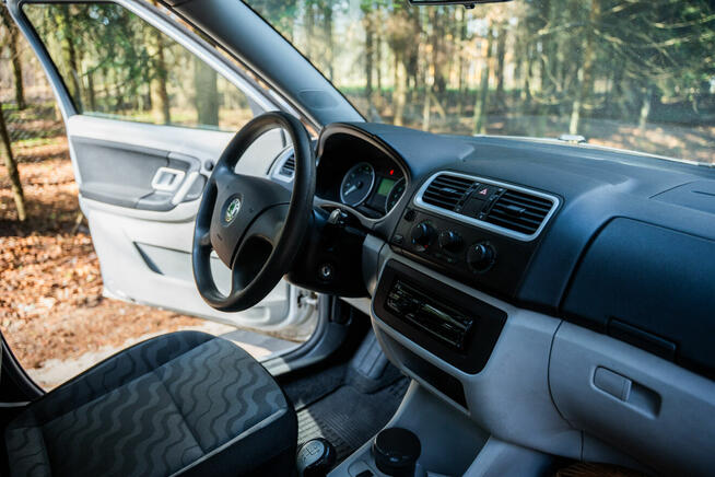 Skoda Fabia 1.4 Mpi Benzyna Klima Salon PL + 2 komplety opon