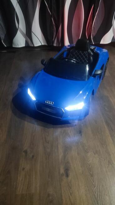 Samochód Audi R8 spyder