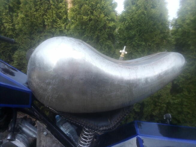 Customowy zbiornik paliwa do motocykla w stylu Bobber / Chop