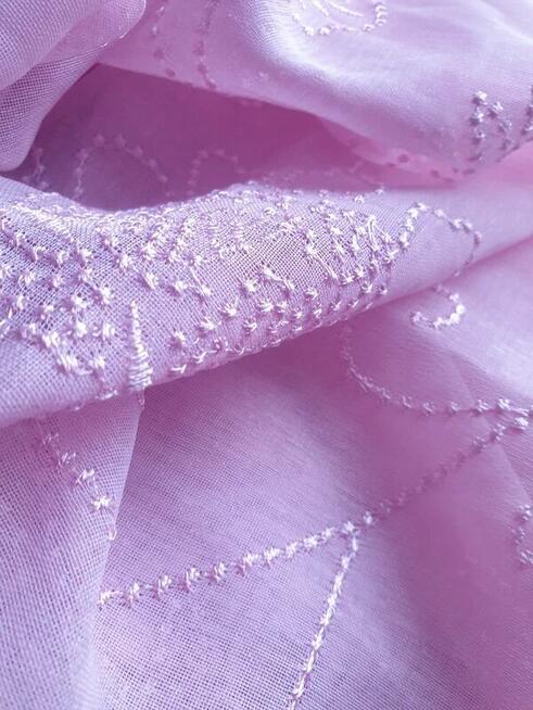 Tkanina przelotki blady róż haft 131 x 230 firanka