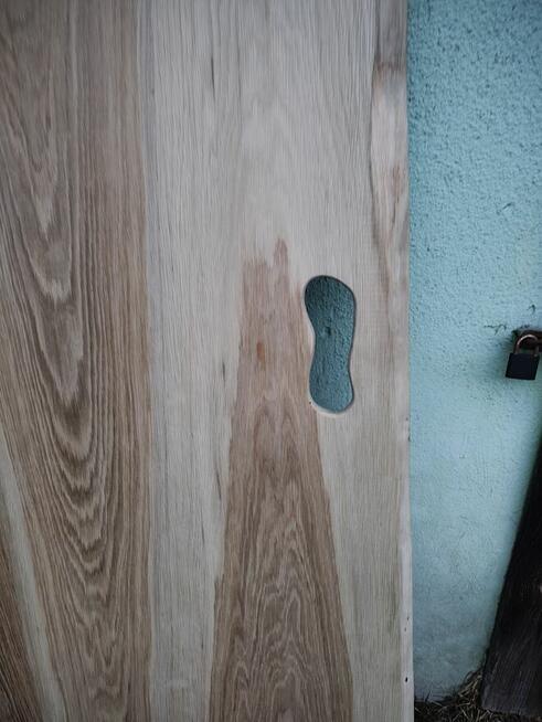 Drzwi dębowe z okuciami