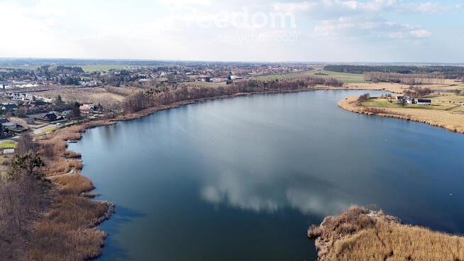 Działka pod zabudowę jednorodzinną nad jeziorem