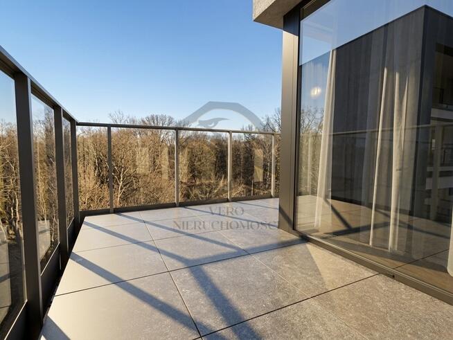 Prywatna loża wśród koron drzew